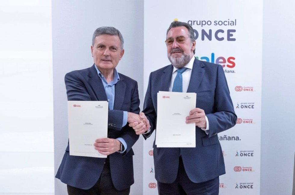 Firma del acuerdo entre Paradores y la Fundación ONCE.