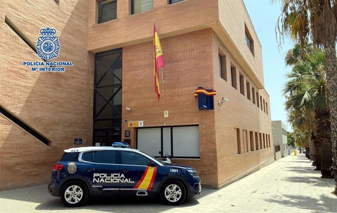 "La Policía Nacional Ha Detenido A Un Varón Que Gastó Fraudulentamente Cerca De 700 Euros En Cheques Descuento De Una Clienta De Un Centro De Bricolaje"