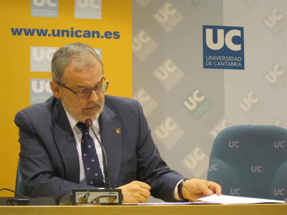 Archivo - Rector Universidad Cantabria, Ángel Pazos.