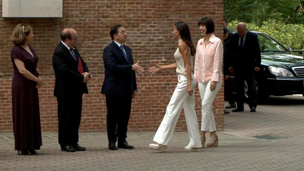 La Reina Letizia impresiona con un look con el que presume de brazos
