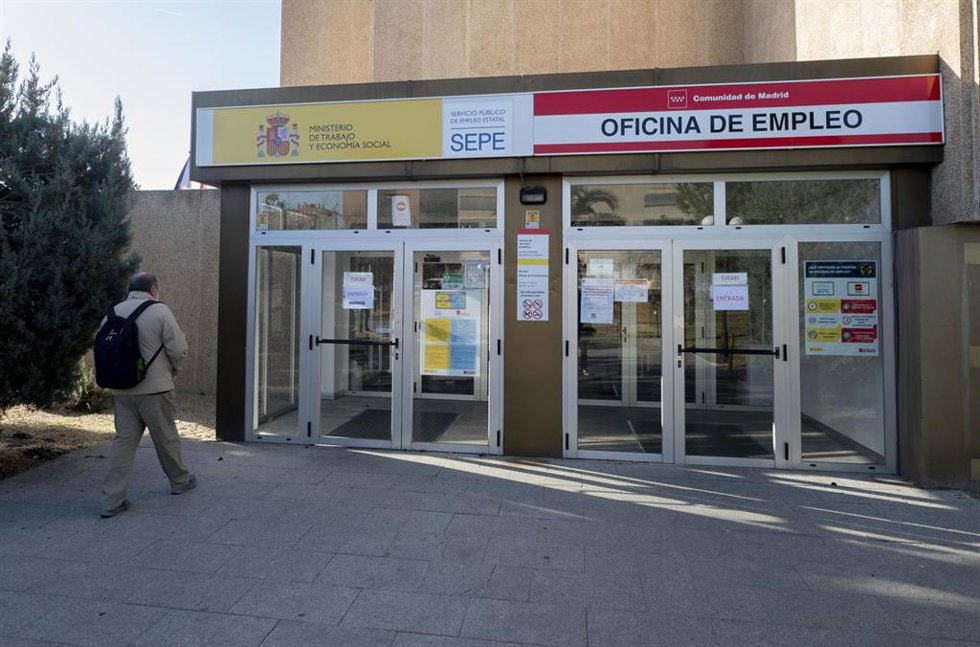 Archivo - Una oficina de empleo en Madrid