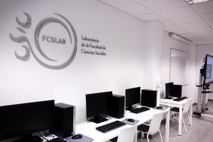 Instalaciones del Laboratorio de la Facultad de Ciencias Sociales de la Pablo de Olavide.