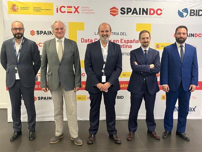 Archivo - De izda a dcha; Manuel Giménez, dir. Ejecutivo de Spain DC; Miguel Garrido, pdte. De CEIM; Emilio Díaz, vicepdte. De Spain DC; Manuel Llamas, viceconsejero de Economía de la C. De Madrid y Ángel Niño, concejal de Innovación y Emprendimiento de