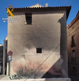 Daños ocasionados en la fachada de una vivienda por los contenedores incendiados en Borja, el pasado mes de abril.