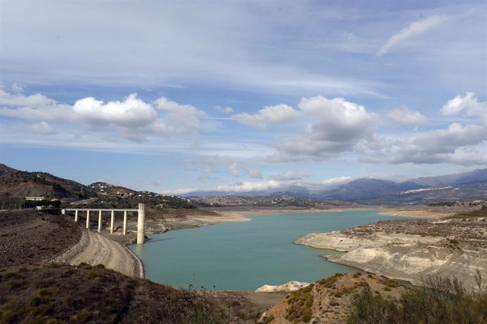 Archivo - El embalse de La Viñuela, ubicado en La Axarquía.