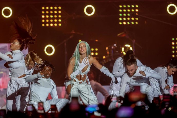 Archivo - Lola Indigo actúa durante la XVII edición del festival Los40 Primavera Pop, en una imagen de archivo