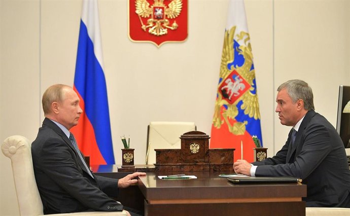 Archivo - El presidente de Rusia, Vladimir Putin, durante una reunión con el presidente de la Duma Estatal, Viacheslav Volodin