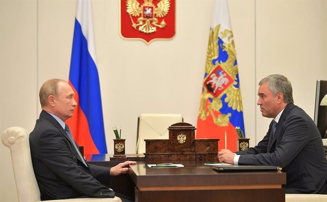 Archivo - October 26, 2020, Moscow, Russia: Russian President Vladimir Putin, left, holds a face-to-face a working meeting with State Duma Speaker Vyacheslav Volodin at the official residence at Novo-Ogaryovo October 26, 2020 outside Moscow, Russia.