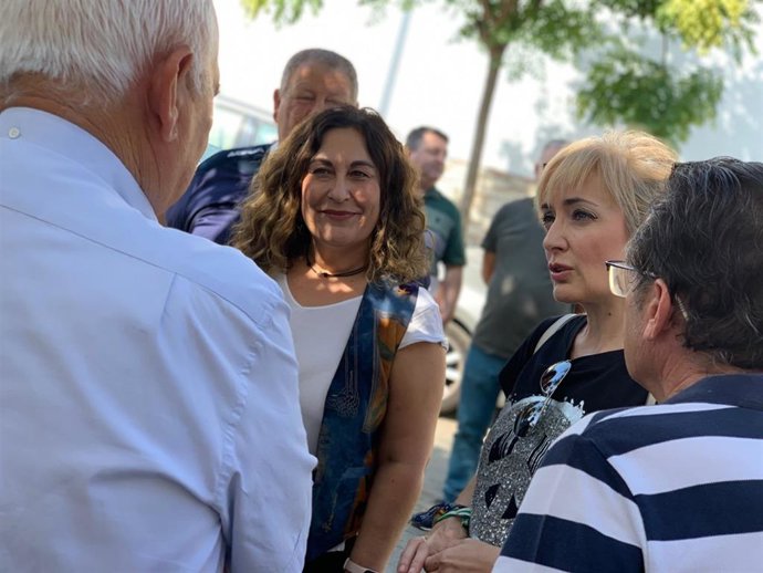Encuentro de las candidatas del PSOE Castilla y Bueno en las elecciones del 23J con mayores del barrio de Valdezorras.