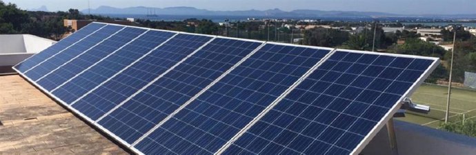 Archivo - Instalación solar fotovoltaica de autoconsumo.