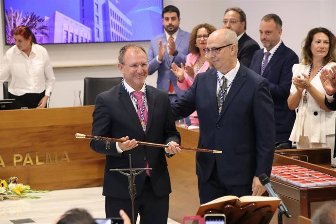 El nuevo presidente del Cabildo de La Palma, Sergio Rodríguez (CC), durante el acto de toma de posesión, este martes 27 de junio de 2023