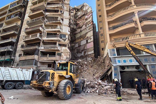 ALEXANDRIA (EGYPT), June 26, 2023  -- People work at the site where a residential building collapsed in Alexandria, Egypt, on June 26, 2023. A 13-storey residential building in Alexandria collapsed on Monday, leaving at least four people wounded and sever