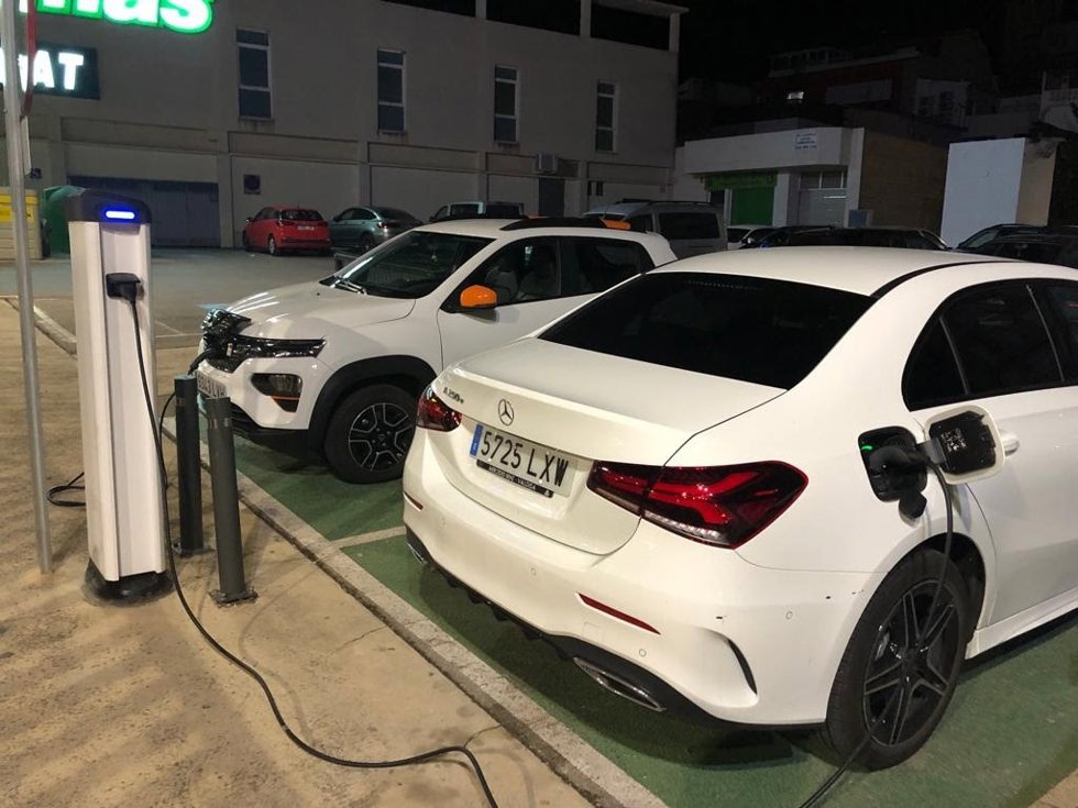 Archivo - Puntos de recarga de vehículos eléctricos