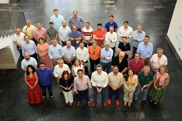 Gutiérrez Limones y Reyes junto a alcaldes del PSOE en la provincia de Jaén.