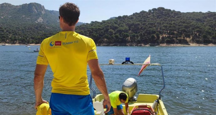 Dispositivo de Salvamento Acuático de SUMMA 112 en el pantano de San Juan