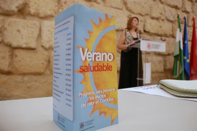 La delegada de Servicios Sociales y Mayores del Ayuntamiento de Córdoba, Eva Contador, informa sobre las medidas ante el calor.