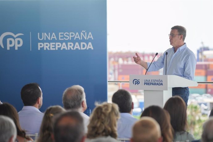 El presidente del Partido Popular, Alberto Núñez Feijóo, clausura un acto sectorial en Valencia sobre sanidad, a 27 de junio de 2023, en Valencia, Comunidad Valenciana (España). Durante el evento, hay una mesa redonda sobre salud mental y enfermedades r