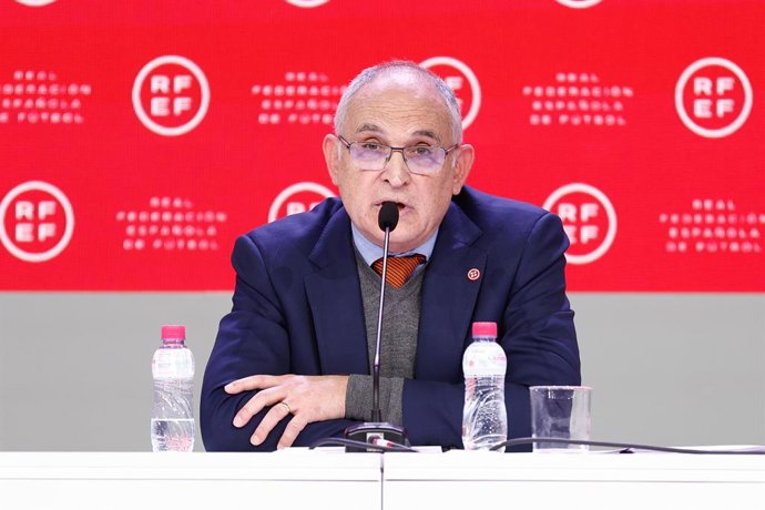 Archivo - Andreu Camps attend during the press conference of the Spanish Football Federation RFEF, offered by Andreu Camps, General Secretary of the RFEF, and Luis Medina Cantalejo, President of the Technical Committee of Referees of Spain, at Ciudad de