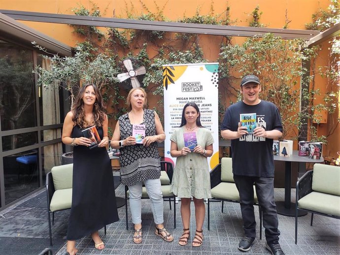 Los escritores María Oruña, Megan Maxwell, Alice Kellen y Blue Jeans