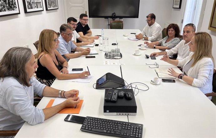 Reunión de los equipos negociadores del PSPV y Compromís para un pacto en la Diputación de Valencia