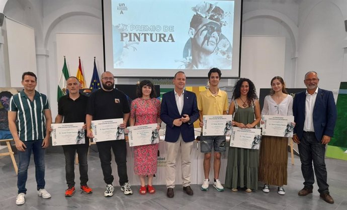 El rector entrega los diplomas del X Premio UNIA de Pintura