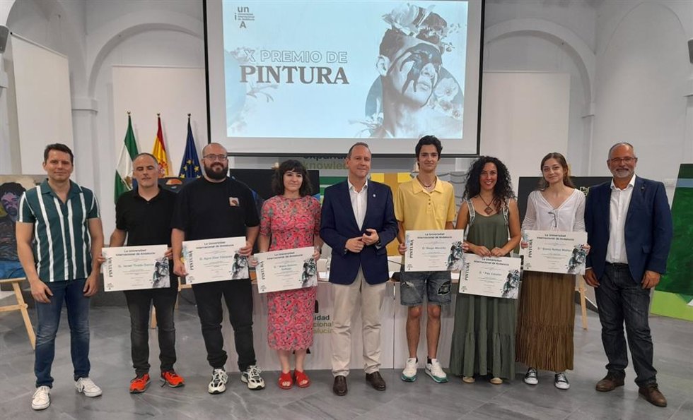El rector entrega los diplomas del X Premio UNIA de Pintura