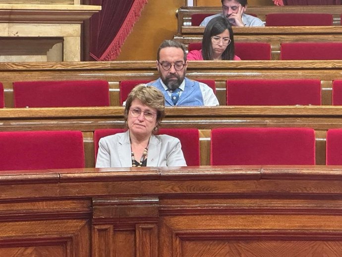 La consellera de Educación, Anna Simó, en el pleno del Parlament del 27 de junio