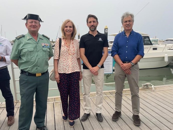 Autoridades en la presentación de la campaña.