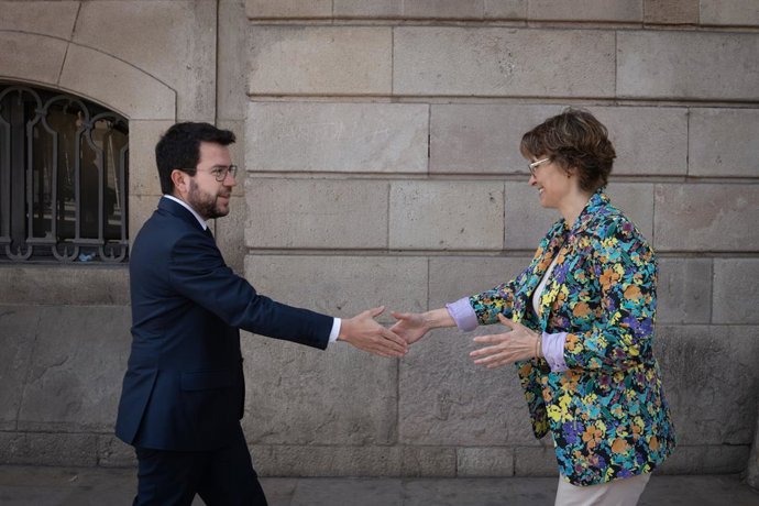 Archivo - El president de la Generalitat, Pere Aragons, i la consellera d'Acció Exterior i Unió Europea, Meritxell Serret