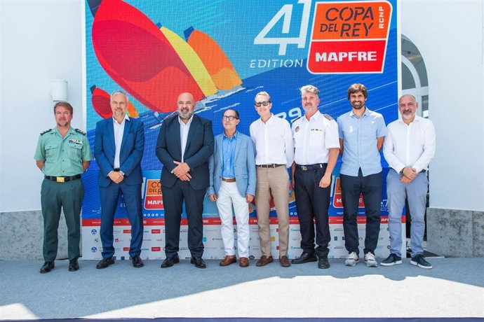 Alejandro Hernández, Joaquim Miró, Jaime Martínez, Emerico Fuster, Jorge Nasarre, Guillem Mascaró, Carles Gonyalons y Andreu Serra en la presentación de la Copa del Rey MAPFRE de vela
