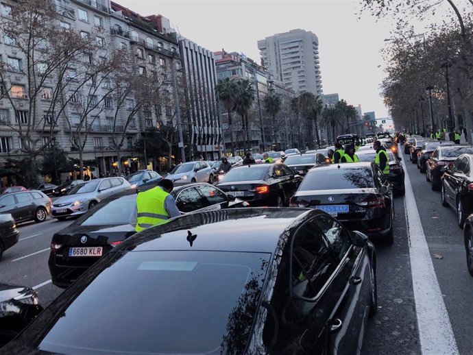 Archivo - Protesta de vehículos de VTC