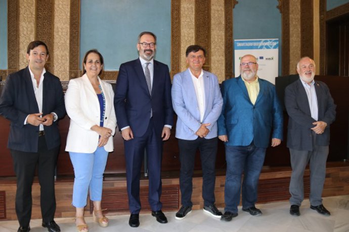 Autoridades en la presentación del Smart Agrifood Summit.