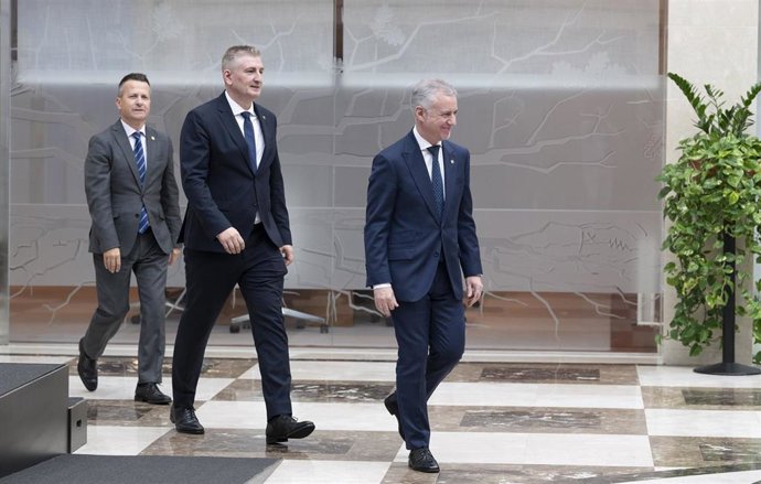 Acto de entrega del galardón a Javier Aizpurua