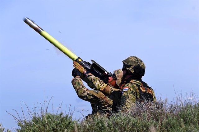 Archivo - Militares estadounidenses y croatas durante un ejercicio Shield con misiles Stinger en Pula, Croacia