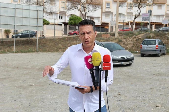 Archivo - El alcalde de Torrox (Málaga), Óscar Medina, en una imagen de archivo.