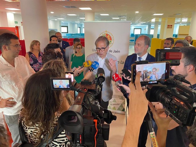 El ministro de Universidades alaba los logros de la Universidad de Jaén en sus 30 años de historia