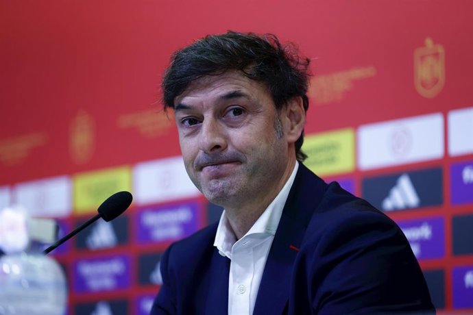 Archivo - Santi Denia, seleccionador nacional Sub-21, en una rueda de prensa