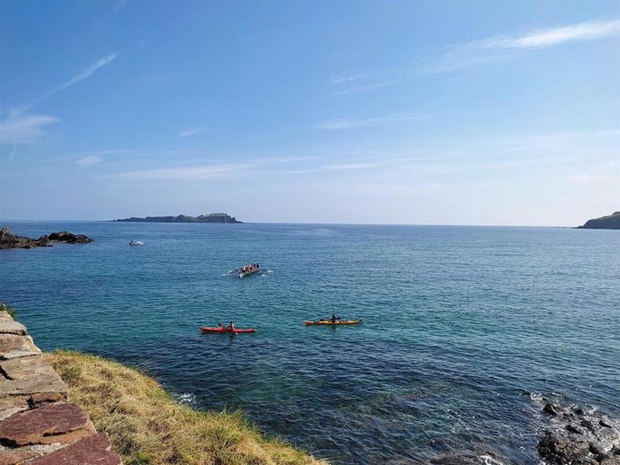 Archivo - Aguas de Mundaka (Bizkaia)  en día soleado