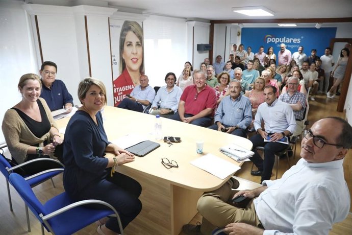 La presidenta del PP de Cartagena, Noelia Arroyo,  ha presidido la junta directiva del partido convocada para activar a militantes y simpatizantes ante las próximas elecciones generales del día 23 de julio
