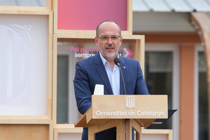 Archivo - El conseller de Derechos Sociales, Carles Campuzano, interviene durante la inauguración del Barnahus Tarragona, a 29 de marzo de 2023, en Tarragona, Catalunya (España). Archivo.