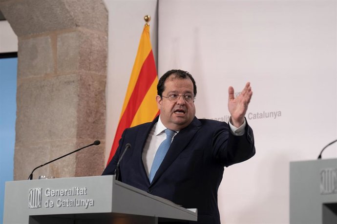 Archivo - El conseller de Interior, Joan Ignasi Elena, durante una rueda de prensa posterior al Consell Executiu, en el Palau de la Generalitat, a 21 e marzo de 2023, en Barcelona, Catalunya (España).  Archivo.