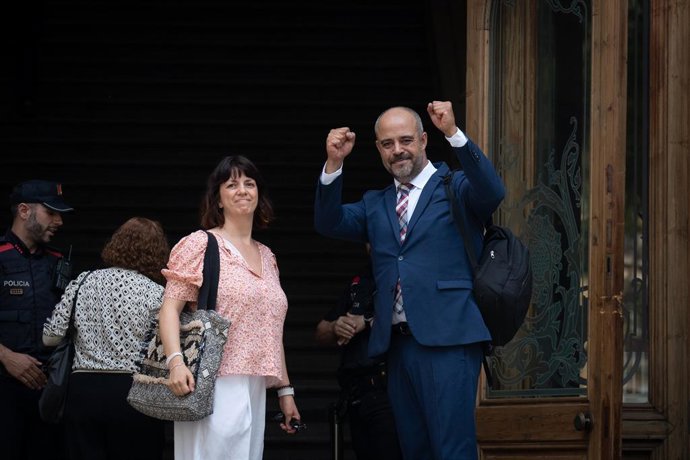 L'exconseller d'Interior de la Generalitat de Catalunya Miquel Buch amb la seva dona