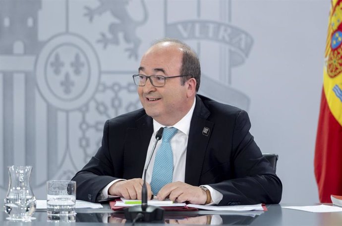 El ministro de Cultura y Deporte, Miquel Iceta, durante una rueda de prensa posterior al Consejo de Ministros, en el Palacio de La Moncloa, a 13 de junio de 2023, en Madrid (España).