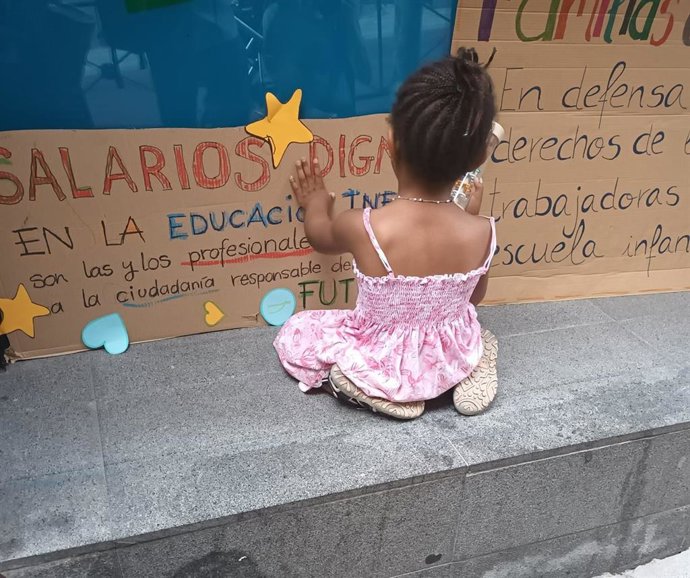 Archivo - Las trabajadoras de las 68 escuelas infantiles de gestión indirecta de Madrid están en huelga, apoyadas por las familias, reclamando mejoras salariales en el convenio colectivo