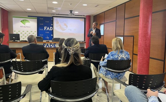 Ponencia impartida por Francisco Javier Fernández, Director de Cuentas de Banca Corporativa Norte de Unicaja Banco y miembro del equipo de trabajo del Proyecto Edufinet de educación financiera.