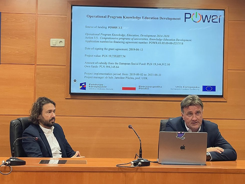 Profesores de la Universidad de Economía de Cracovia realizan una estancia de investigación en la UCAV.
