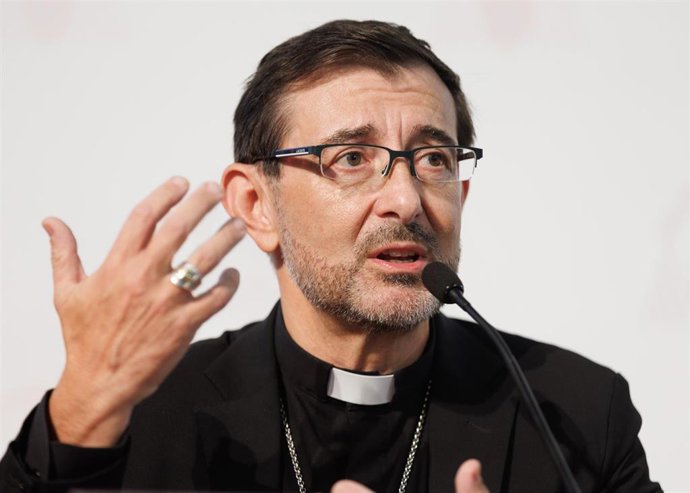 El recién nombrado arzobispo de Madrid, José Cobo, interviene durante una rueda de prensa, en la Oficina de Medios de la Archidiócesis de Madrid, a 12 de junio de 2023, en Madrid (España). 