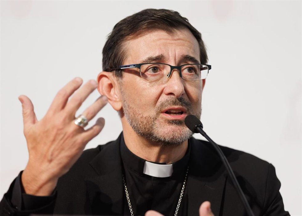 El recién nombrado arzobispo de Madrid, José Cobo, interviene durante una rueda de prensa, en la Oficina de Medios de la Archidiócesis de Madrid, a 12 de junio de 2023, en Madrid (España). 