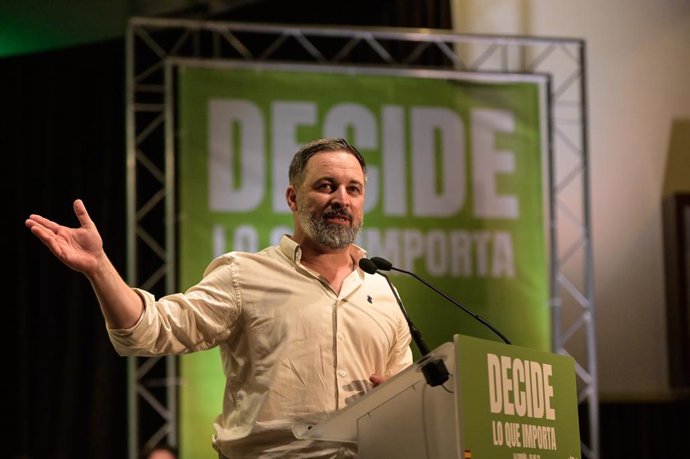 El presidente nacional y candidato a la presidencia del Gobierno de Vox, Santiago Abascal, participa en un acto de su partido en el Palacio de la Ópera, a 26 de junio de 2023, en A Coruña, Galicia (España). Abascal ha participado hoy en un acto de preca