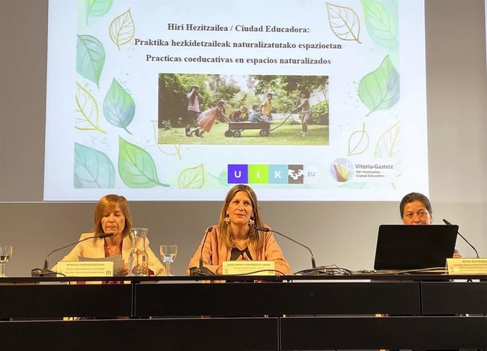 El Centro Cultural Montehermoso de Vitoria analiza los proyectos de naturalización de los patios escolares